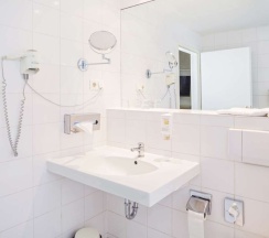 Двухместный номер Comfort двуспальная кровать в Hotel Domicil Hamburg by Golden Tulip