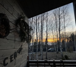 Двухместный семейный коттедж с видом на окрестности двуспальная кровать в Fraubu.camp