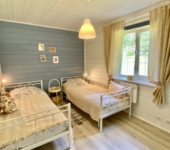 Шестиместный коттедж с 3 комнатами с красивым видом из окна в Купчиха