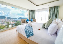 Люкс c 1 комнатой с балконом и с видом на море в The Aristo Seaview Hotel Patong