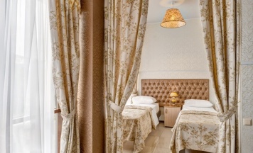 Люкс  с двумя кроватями и джакузи в Nairi