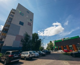 Апартаменты с балконом и с красивым видом из окна в Апартаменты Уютная дизайнерская квартира в центре города