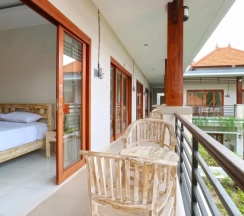 Двухместный номер Deluxe с видом на сад двуспальная кровать в Avisara Villa & Guest House