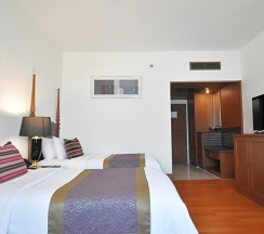 Двухместный номер Premier 2 отдельные кровати в Century Park Hotel