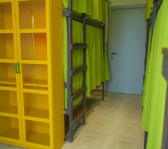 Женский шестиместный номер (Нижнее) в Sunny Sochi Hostel