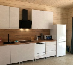 Коттедж с 3 комнатами с балконом и с красивым видом из окна в Лазурный берег