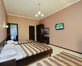 Четырёхместный номер Standard с балконом и с красивым видом из окна в Ахиллес-Палас