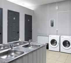 Койко-место в мужском номере на 6 человек в Alfa Best House