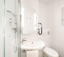 Двухместный номер MyRoom by Zane: Globetrotter двуспальная кровать в ibis Muenchen City