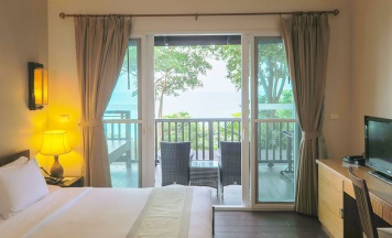 Двухместная студия Coral с видом на море двуспальная кровать в Phi Phi Holiday Resort – SHA Extra Plus
