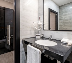 Двухместный номер Standard с видом на город 2 отдельные кровати в Reikartz Sky Алматы