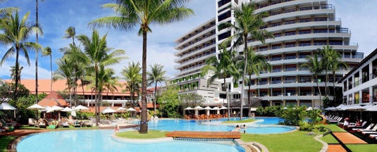 Семейный люкс с 2 комнатами в Patong Beach Hotel