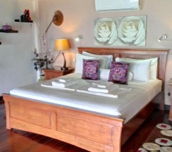 Бунгало с красивым видом из окна в Amber Sands Beach Resort
