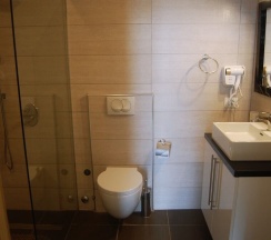 Трёхместный номер Standard с балконом и с видом на море в Hotel Saranda