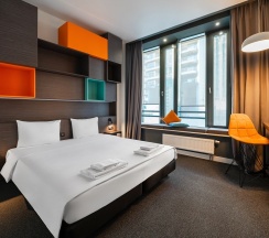 Стандарт с большой кроватью для маломобильных гостей в Delta Sirius