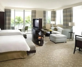 Четырёхместный полулюкс Sorrento oceanfront в Fontainebleau Miami Beach