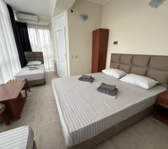 Четырёхместный номер Comfort рядом с пляжем в МореТут