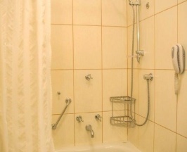 Номер 1-ой категории с видом на холм без балкона, первый этаж ( 1 кровать) в Grand Palace