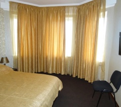 Комната люкс с 1 двуспальной кроватью и диваном в На Нагорной