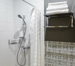 Небольшой двухместный номер в Brick Walls Hotel