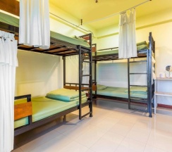 Кровать в общем номере (женский номер) в OYO 928 Leaf Hostel