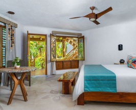 Двухместный номер с видом на сад двуспальная кровать в Shangri-la Caribe Beach Village Resort