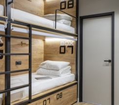 Кровать в 8 местном женском номере в Via hostel