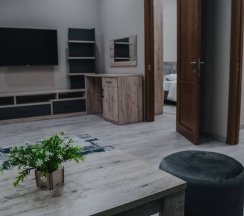 Люкс 3-х комнатный с балконом в Ахтынские бани №1