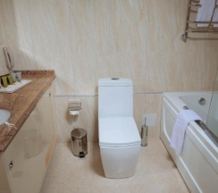 Двухместный номер Garden Deluxe с видом на город двуспальная кровать в Garden Park Inn