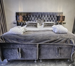 Двухместный номер Superior с балконом и с видом на море двуспальная кровать в Exclusive Hotel&Apartments