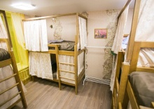 Койко-место на двухъярусной кровати в 8-местном мужском номере (общие удобства) в Хостелы рус