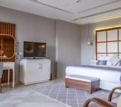 Двухместный полулюкс Posh Club Swim Up двуспальная кровать в Sunrise Crystal Bay Resort