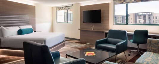 Люкс с видом на бассейн в Aloft Scottsdale