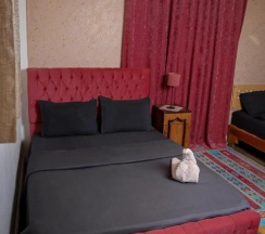 Трёхместный номер в Castle Hotel