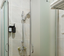 Улучшенный номер с одной двухспальной кроватью (TWIN) в Парк Культуры