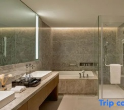 Люкс Deluxe с 3 комнатами с балконом и с видом на море в Oakwood Apartments Sanya