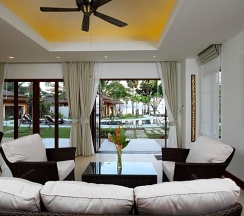 Двухместный люкс Deluxe с частичным видом двуспальная кровать в Laguna Villas Boutique Hotel