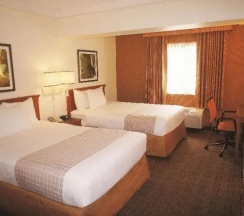 Четырёхместный номер в La Quinta Inn by Wyndham Austin Capitol / Downtown