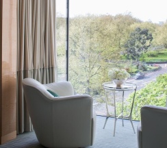 Двухместный люкс Mayfair двуспальная кровать в Four Seasons Hotel London at Park Lane