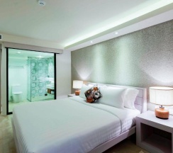 Двухместный номер Deluxe с видом на море двуспальная кровать в Отель Zenmaya Oceanfront Phuket, Trademark Collection by Wyndham