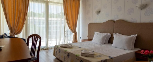 Двухместный номер Standard с балконом и с видом на парк 2 отдельные кровати в Sirius Beach Hotel & SPA