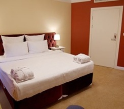 П-люкс с 1 двуспальной/2 односпальные и кресло-кровать в Barin Residence Center