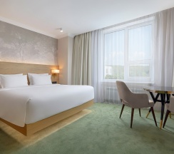 Улучшенный номер Делюкс с кроватью размера «King-size» в Hilton Garden inn Kaluga