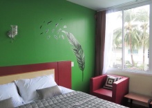 Люкс с видом на бассейн в Your Place Inn Surin