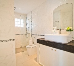 Вилла с балконом в Tropicana Pool Villa