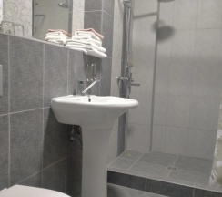 Двухместный номер Standard с балконом (двуспальная кровать) в Ревю