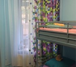 Улучшенный четырехместный женский номер в 7skyhostel