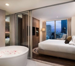 Двухместный семейный люкс двуспальная кровать в Novotel Bangkok Sukhumvit 20