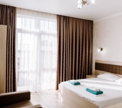 Полулюкс 3х-местный с балконом + дополнительное спальное место в Легенда