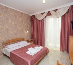 Трёхместный номер Comfort с балконом в Натела